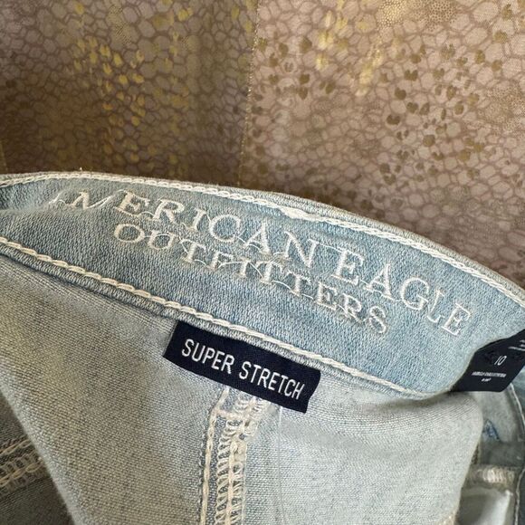 American Eagle High Rise Shortie Light Wash Lace Pocket Stretch Shorts 10 NWT - Picture 3 of 11